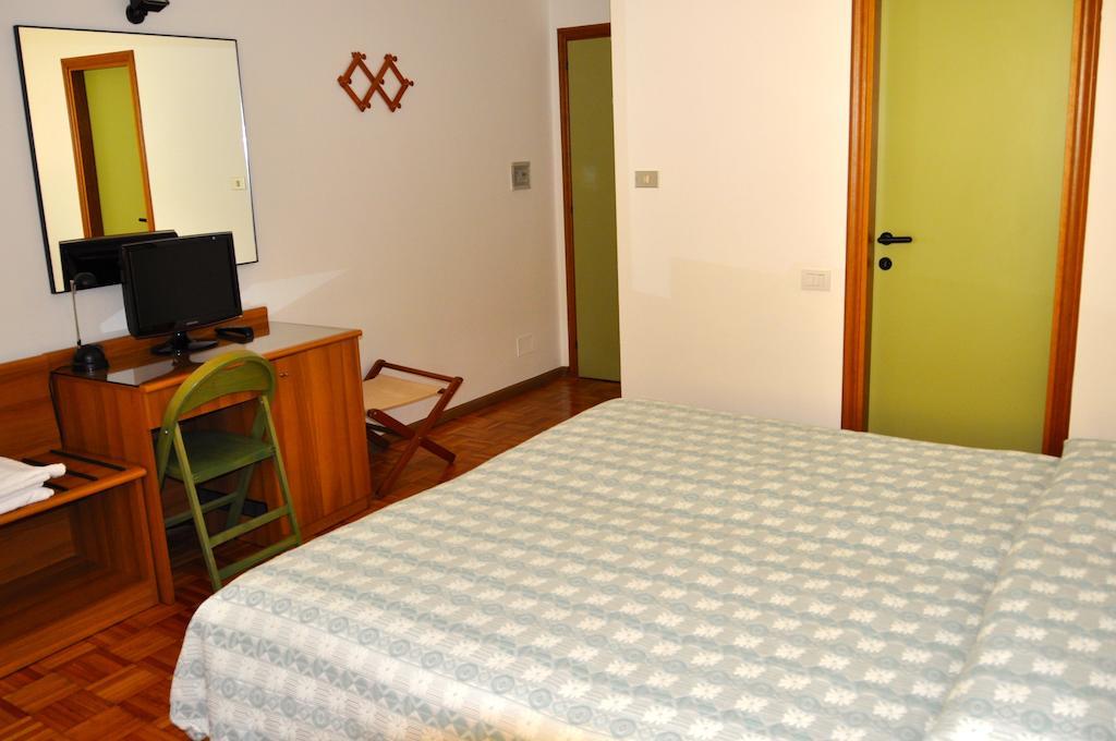 Hotel Europa Cembra Cembra Lisignago Chambre photo